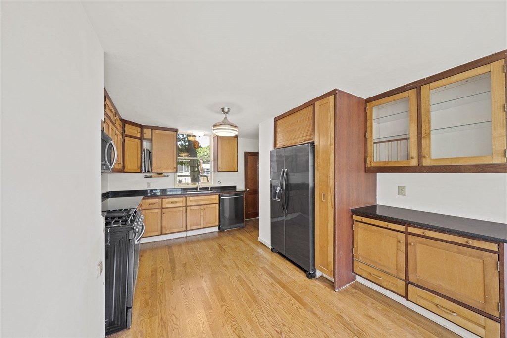 14 L St