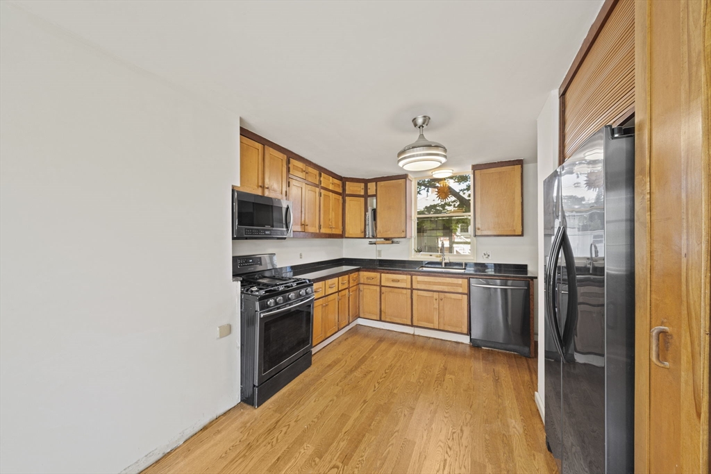 14 L St