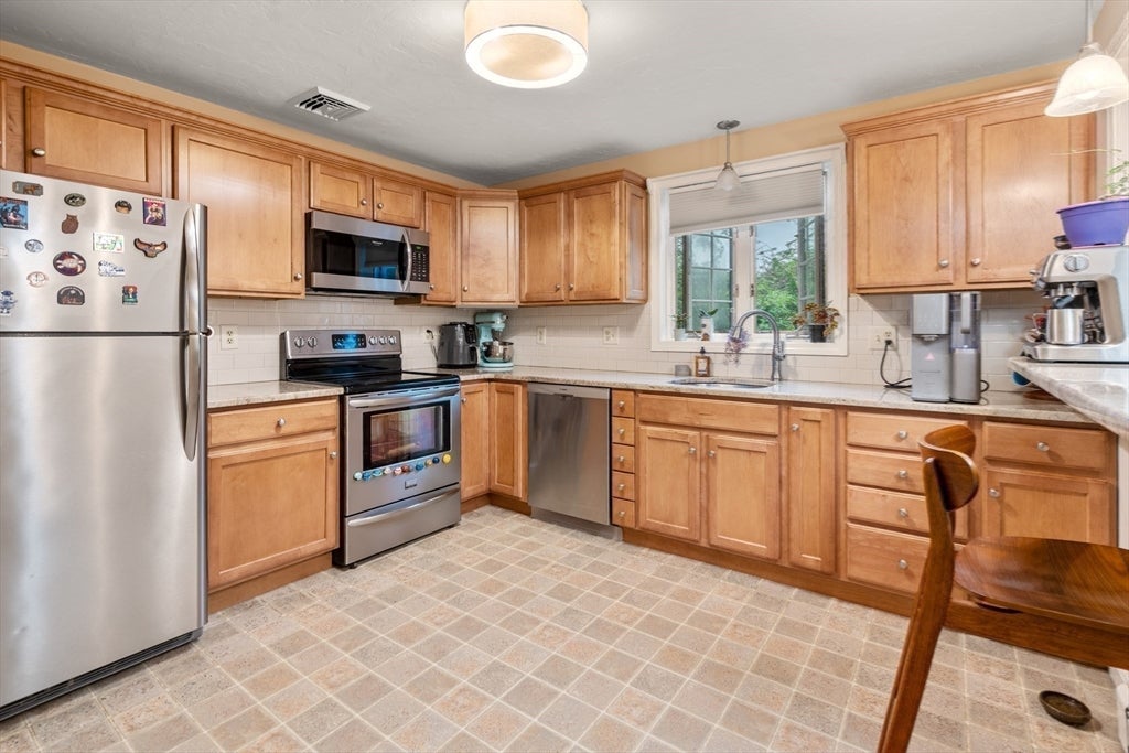 6 Deerfield Court #6, Grafton, MA Photo #5