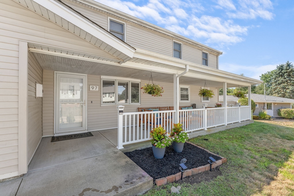 97 Ardsley Cir