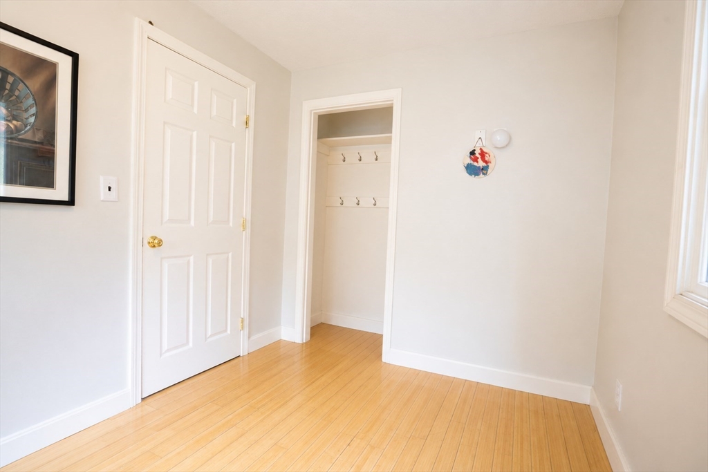 16 Richard Ave