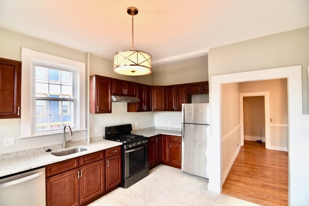 15-1/2 Tremlett St