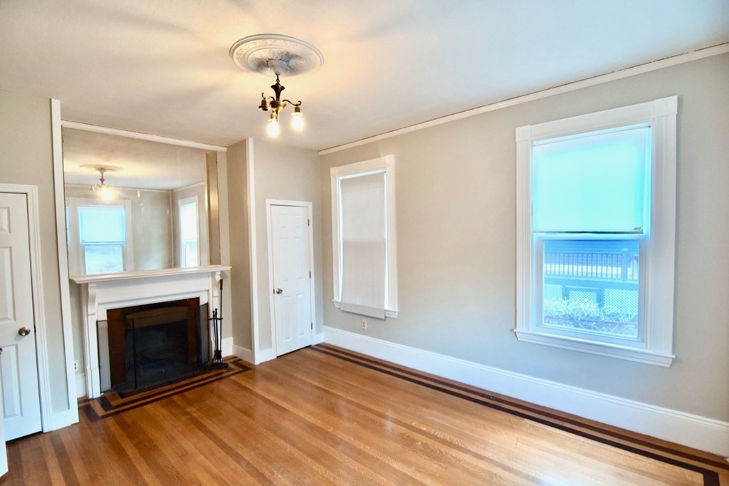15-1/2 Tremlett St