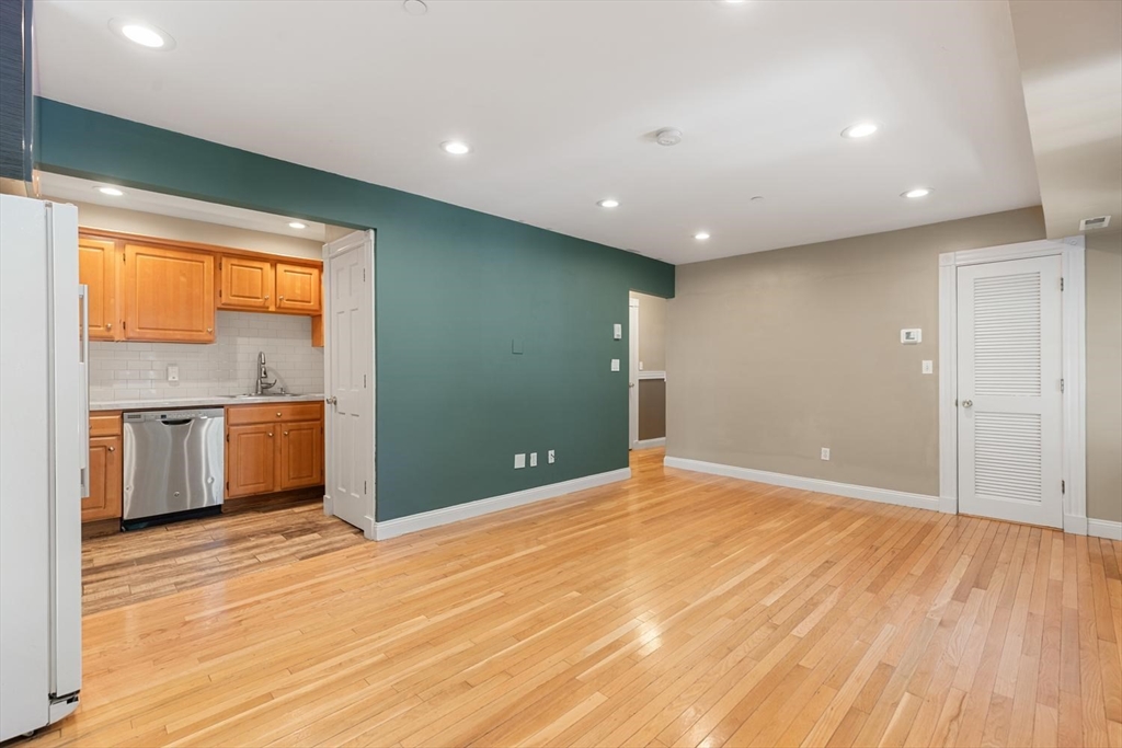30 Tufts Ave B