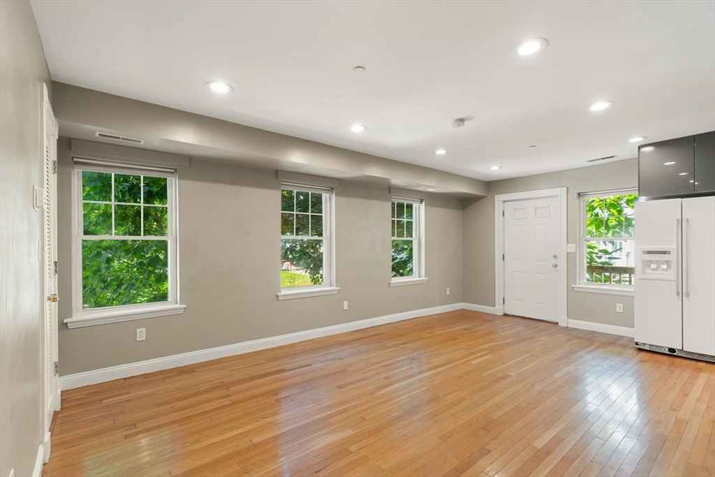 30 Tufts Ave B