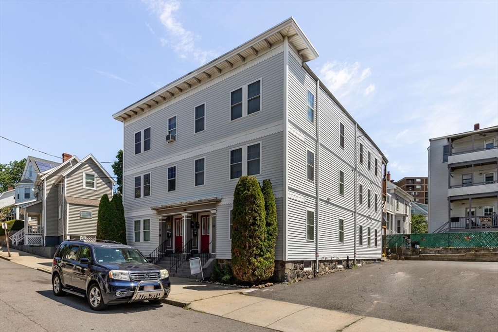 30 Tufts Ave B