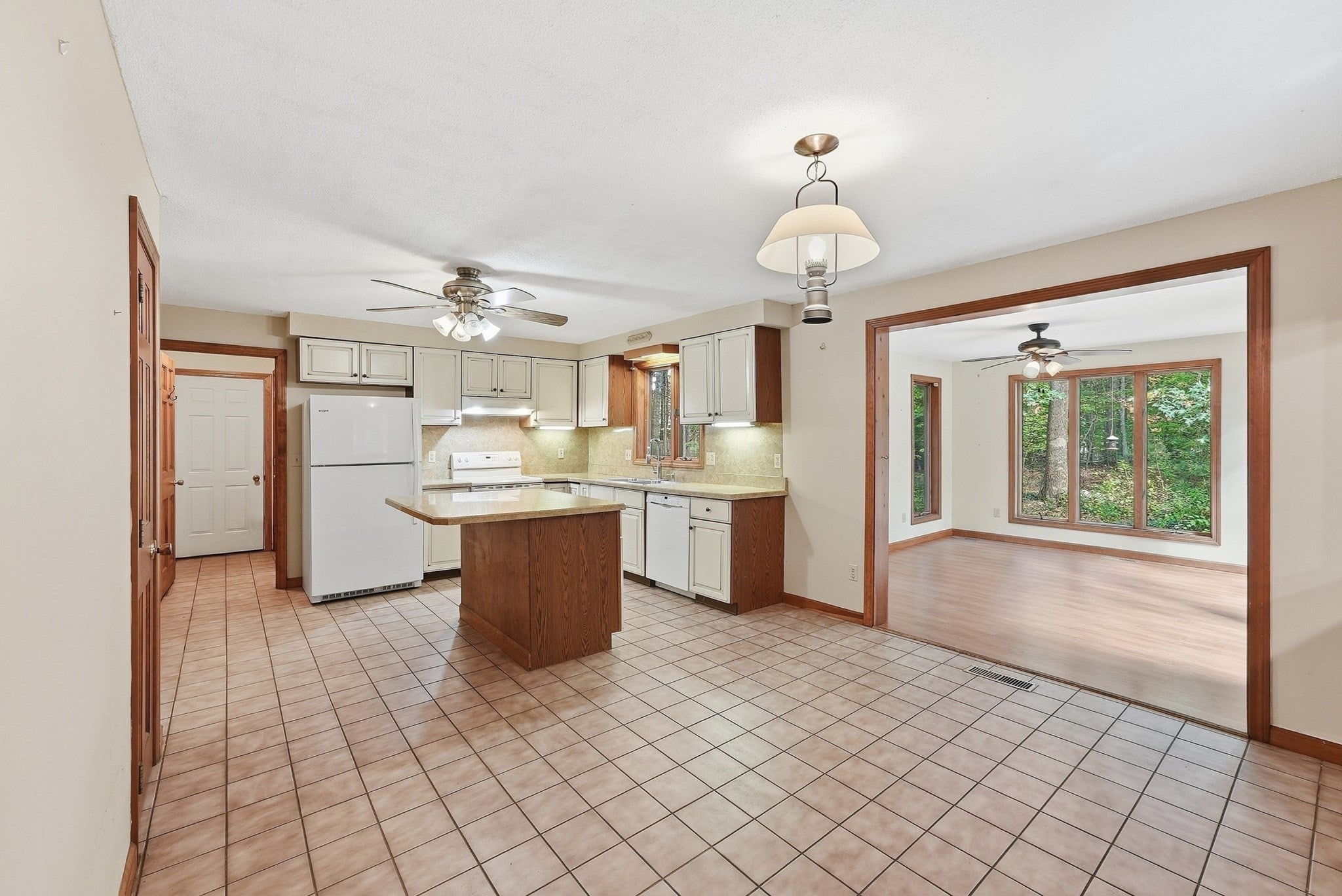 127 Pleasant St, Southampton, MA Photo #6