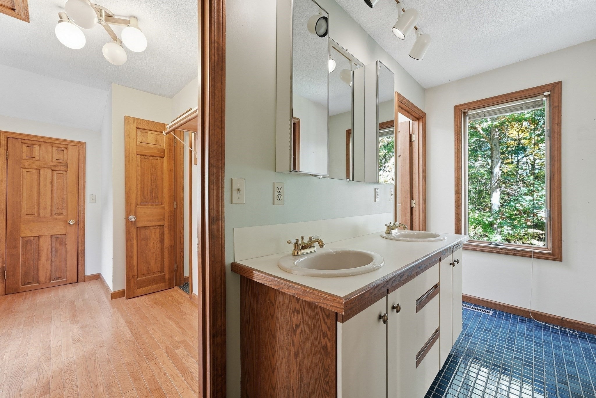 127 Pleasant St, Southampton, MA Photo #19