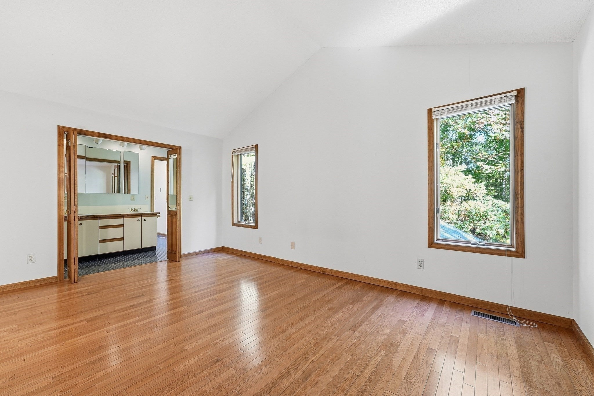 127 Pleasant St, Southampton, MA Photo #15