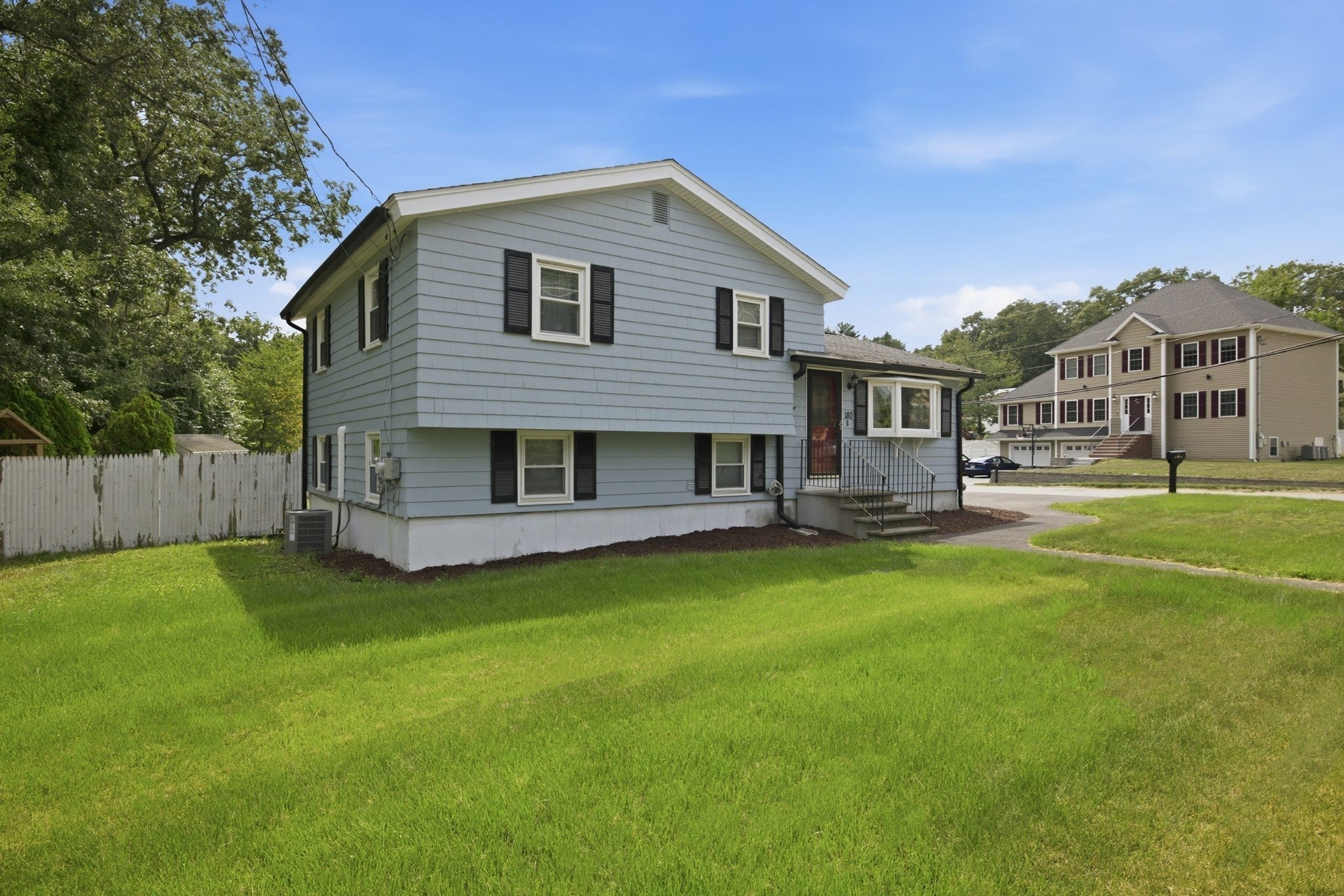 180 River St