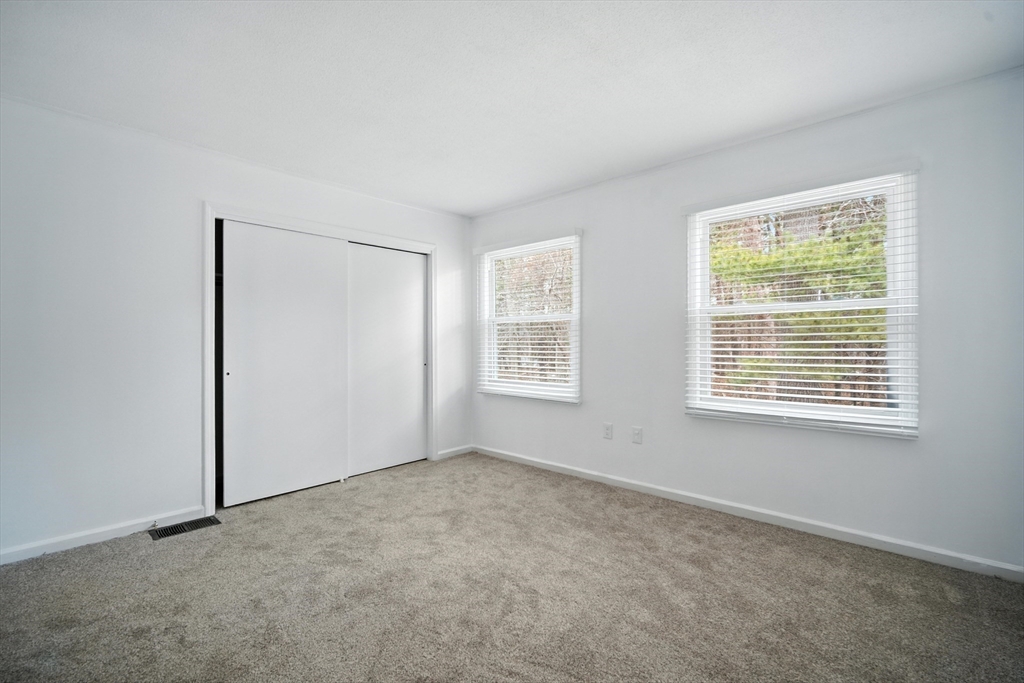 Springfield, Massachusetts 01108, United States, 2 Bedrooms Bedrooms, ,2 BathroomsBathrooms,Residential,Active,164439