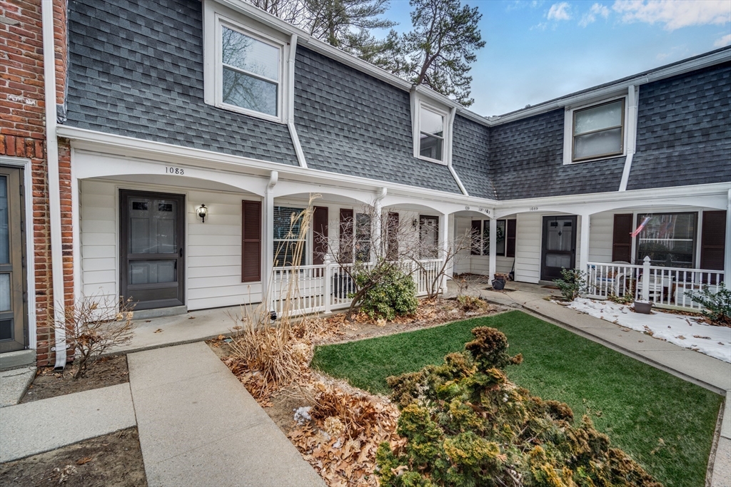 Springfield, Massachusetts 01108, United States, 2 Bedrooms Bedrooms, ,2 BathroomsBathrooms,Residential,Active,164439