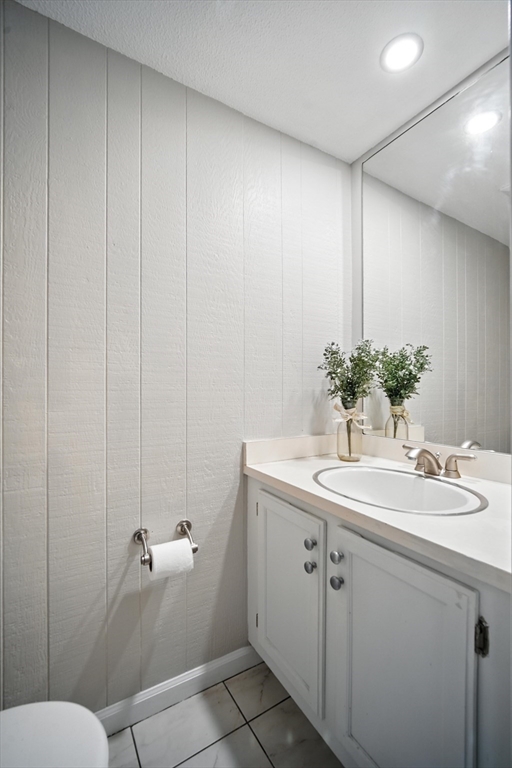 Springfield, Massachusetts 01108, United States, 2 Bedrooms Bedrooms, ,2 BathroomsBathrooms,Residential,Active,164439