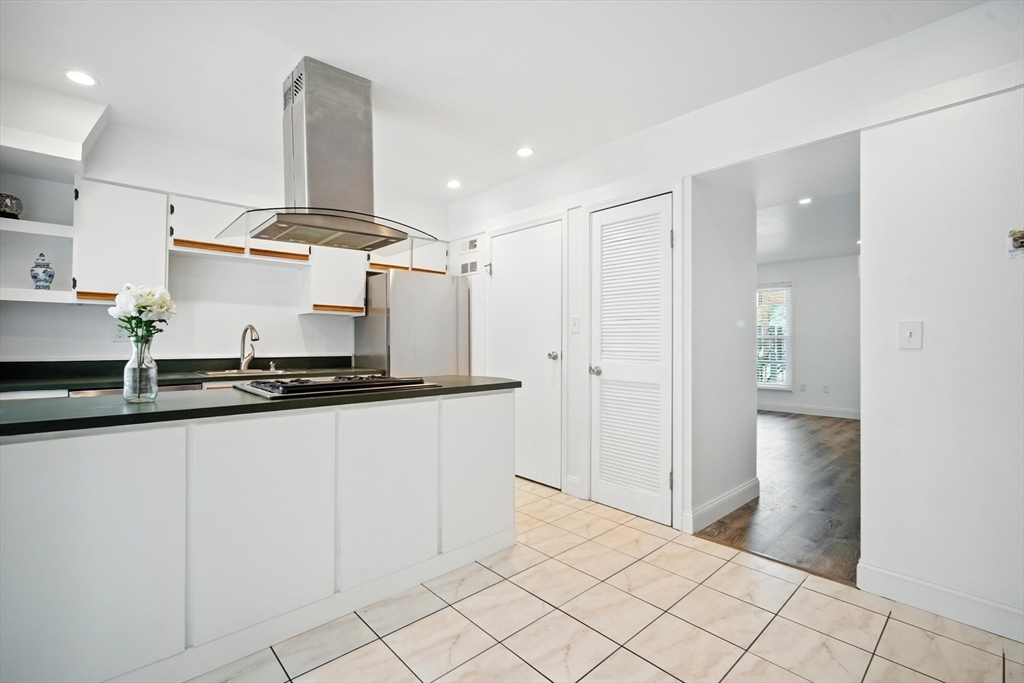 Springfield, Massachusetts 01108, United States, 2 Bedrooms Bedrooms, ,2 BathroomsBathrooms,Residential,Active,164439