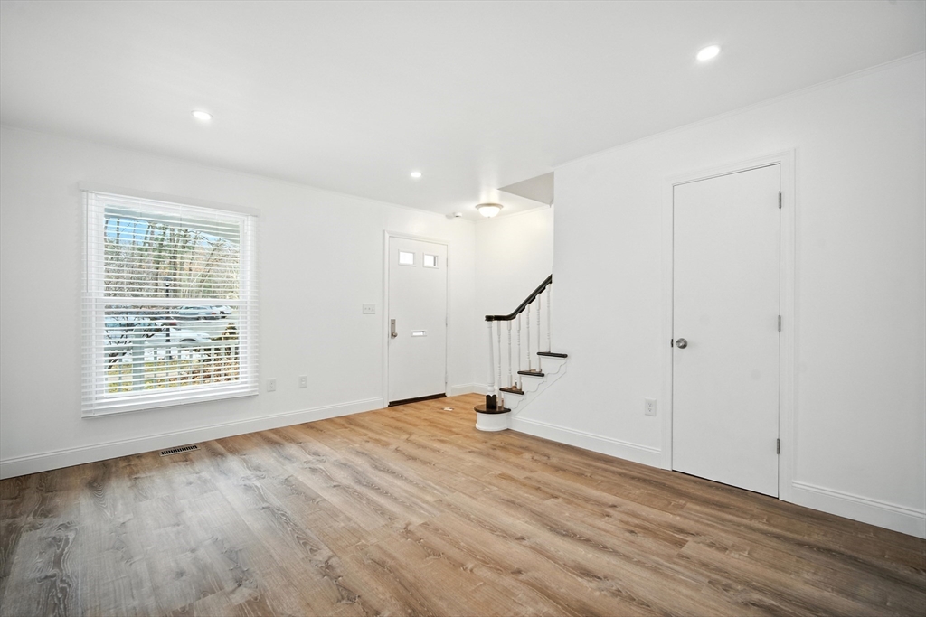 Springfield, Massachusetts 01108, United States, 2 Bedrooms Bedrooms, ,2 BathroomsBathrooms,Residential,Active,164439