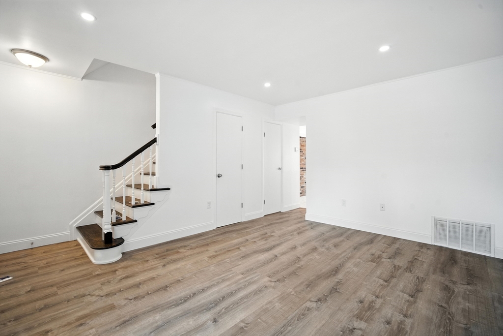 Springfield, Massachusetts 01108, United States, 2 Bedrooms Bedrooms, ,2 BathroomsBathrooms,Residential,Active,164439