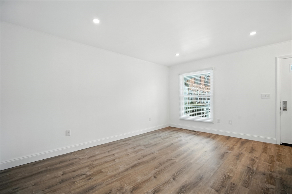 Springfield, Massachusetts 01108, United States, 2 Bedrooms Bedrooms, ,2 BathroomsBathrooms,Residential,Active,164439