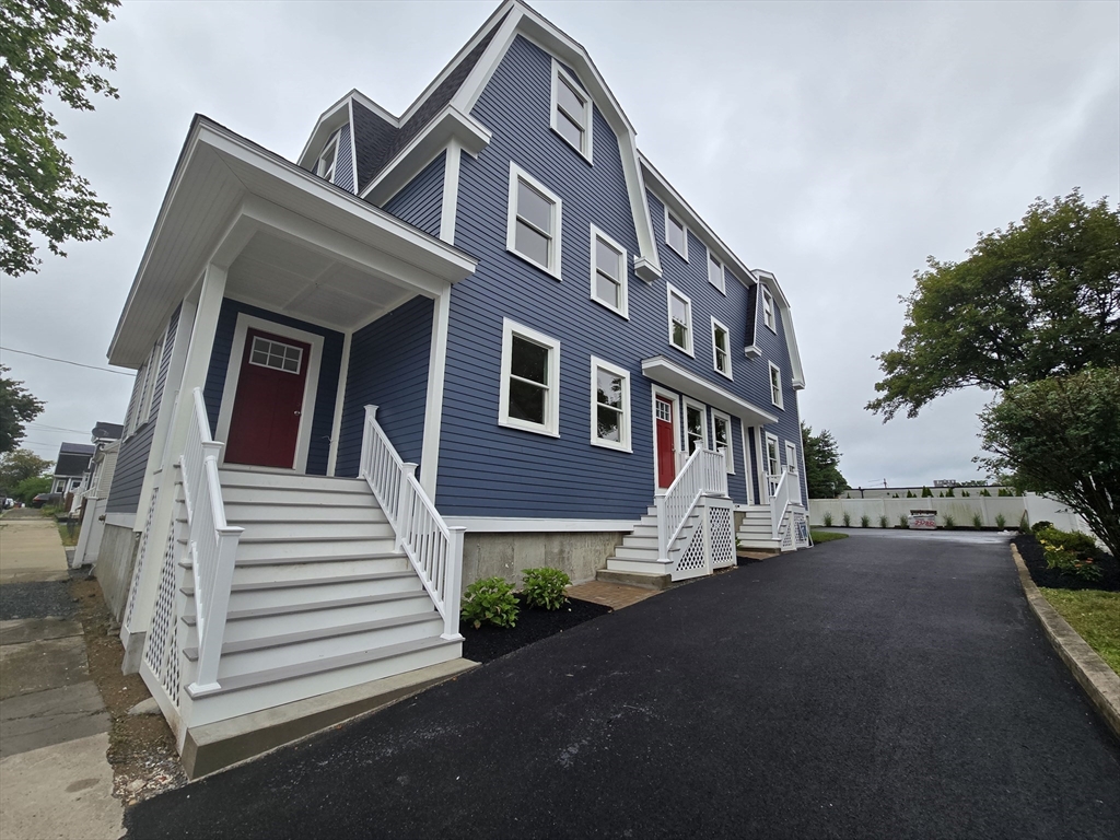 9 Swan St