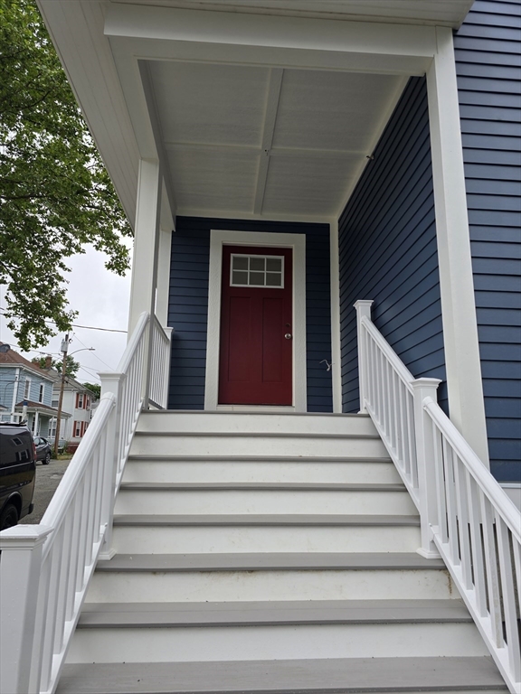 9 Swan St