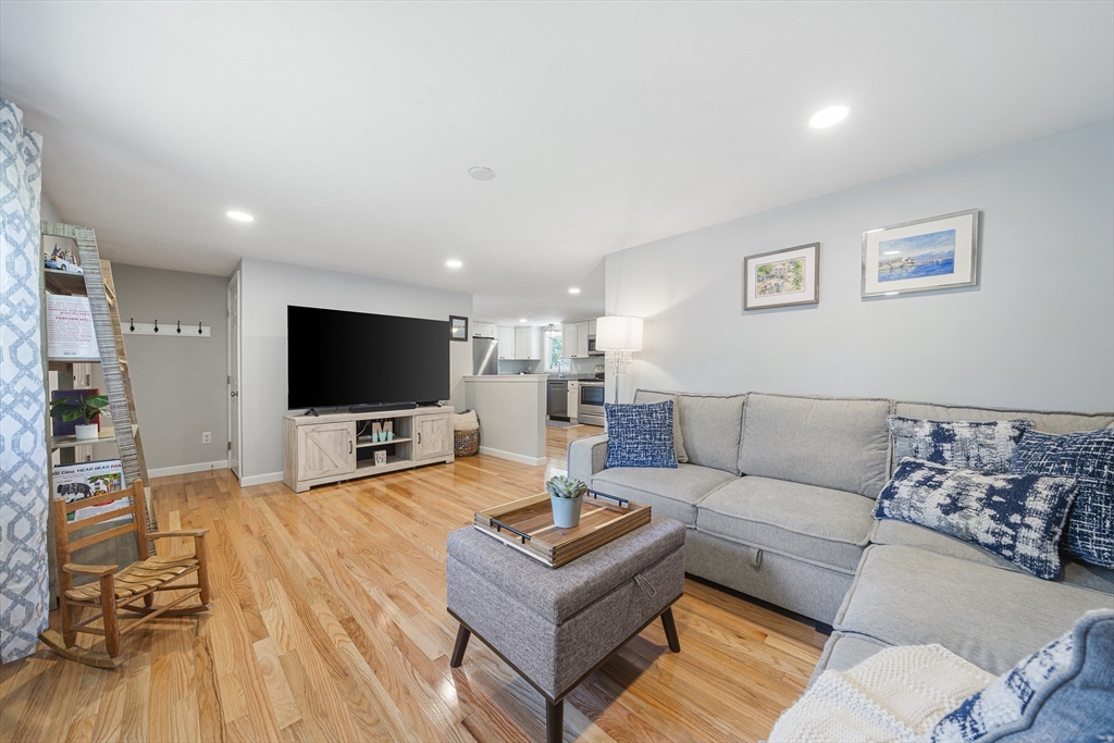 5 Pine Cir, Pembroke, MA Photo #10