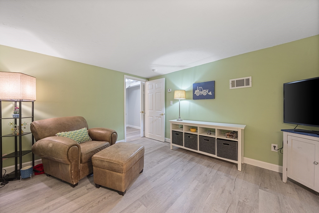 5 Pine Cir, Pembroke, MA Photo #21