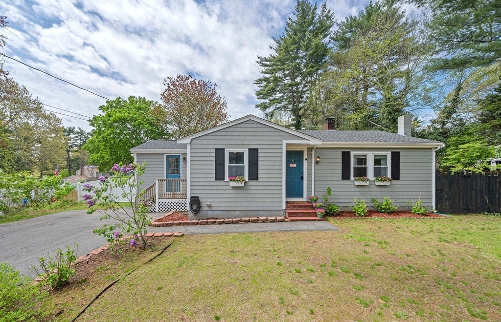 5 Pine Cir, Pembroke, MA Photo #2