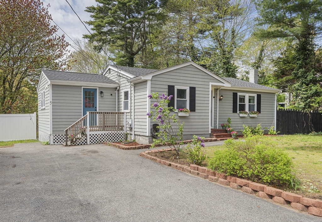 5 Pine Cir, Pembroke, MA Photo #3
