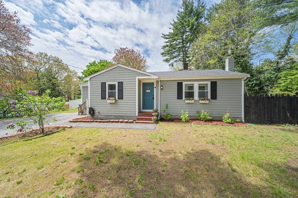 5 Pine Cir, Pembroke, MA Photo #1