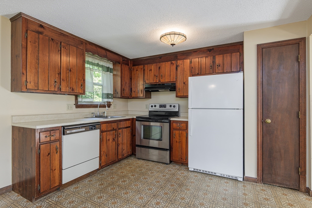 131 Bridle Path Ln