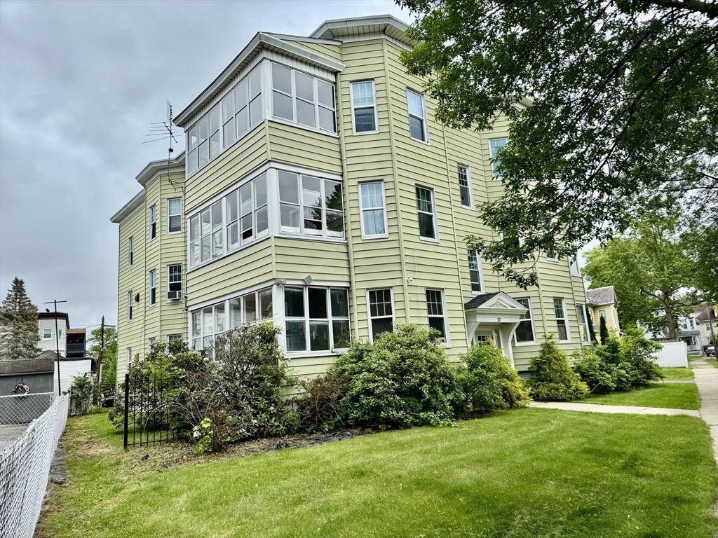 15-19 Litchfield St