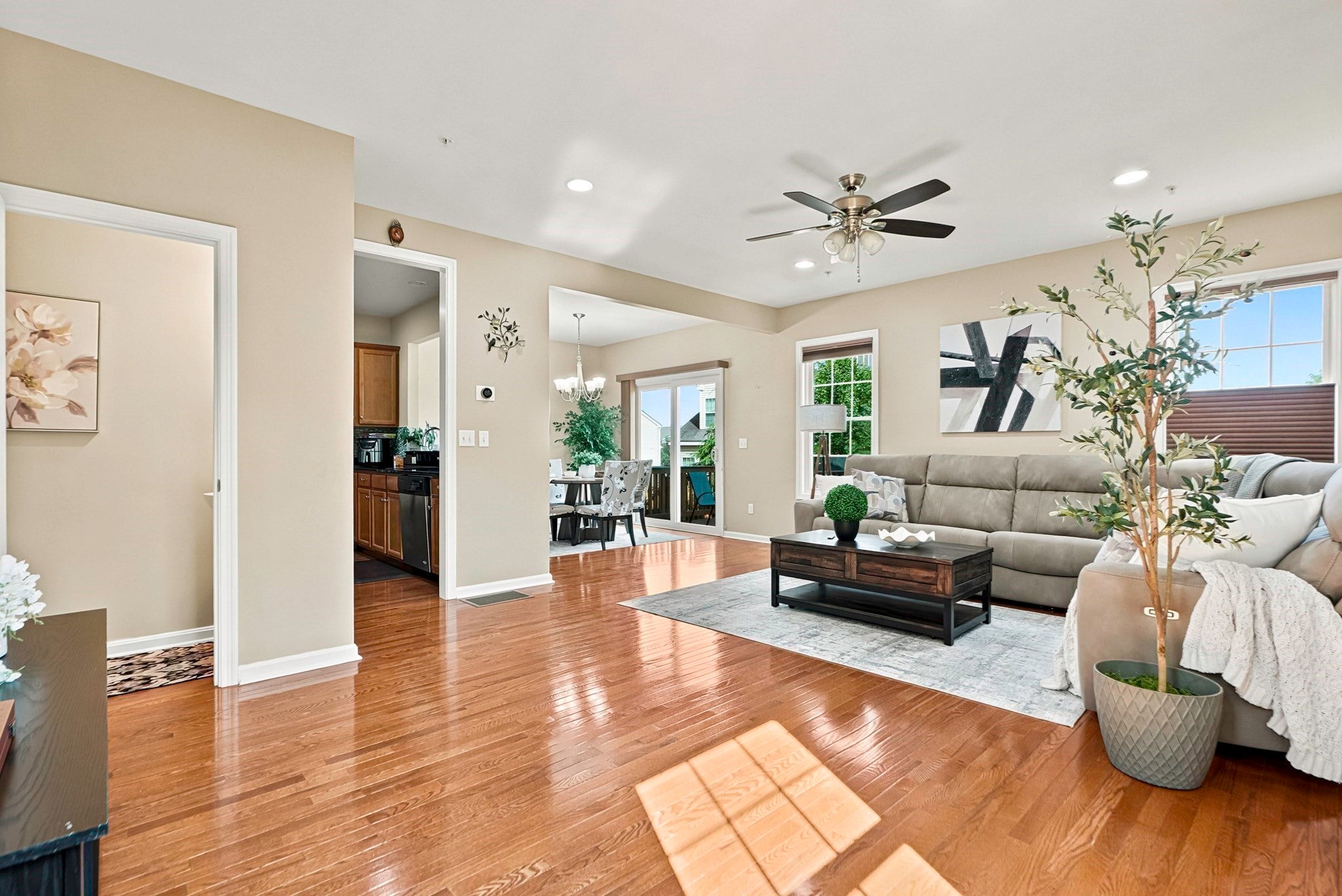 Photo of 39 Frostpane Ln, Hopkinton, MA