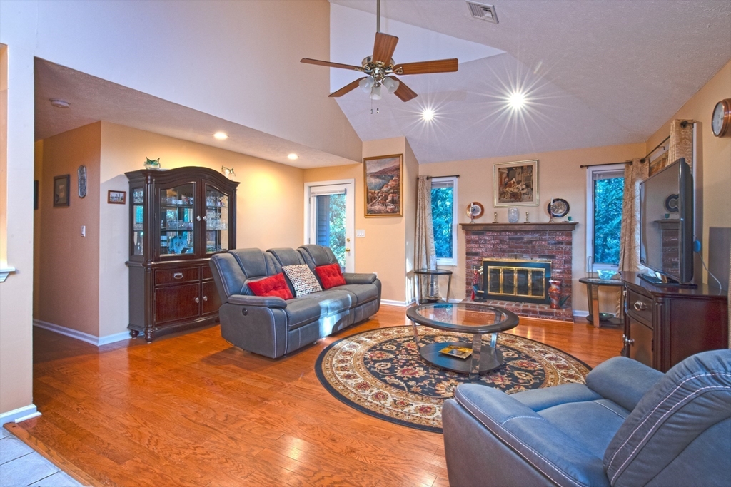 11 Country Club Ln D