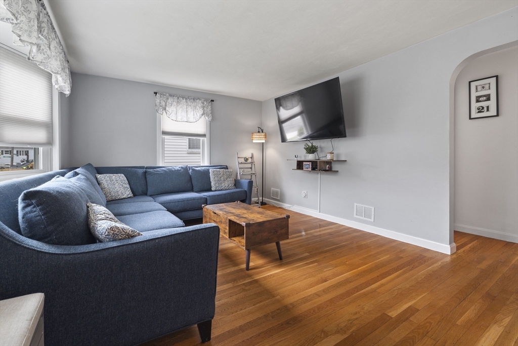 92 Laurie Ave