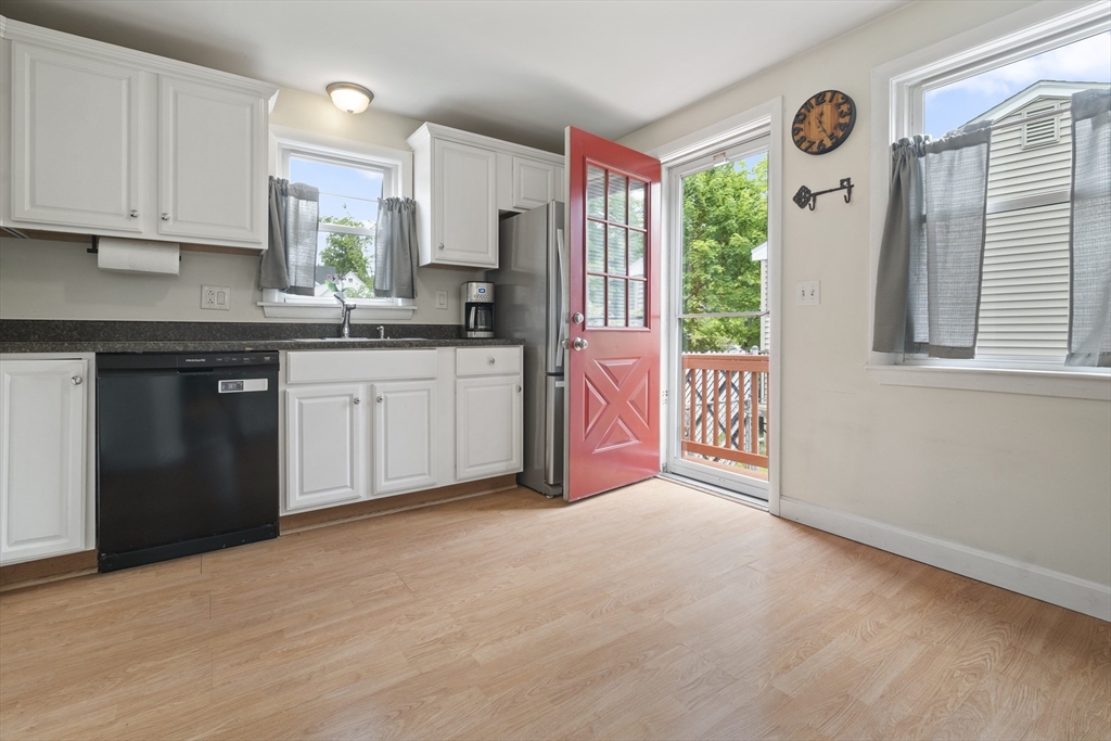 92 Laurie Ave