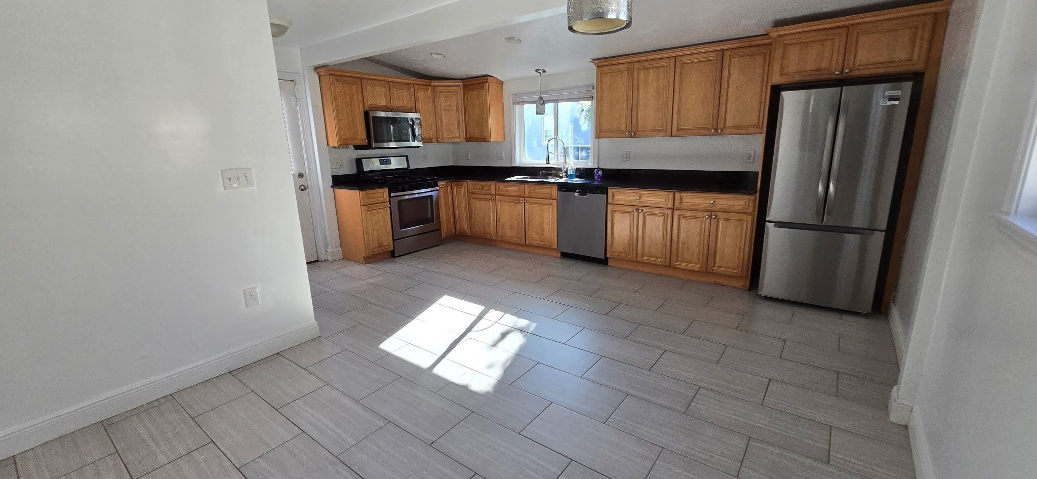 376 Ferry St, Everett, MA, 376 Ferry St, Everett, MA Photo #5