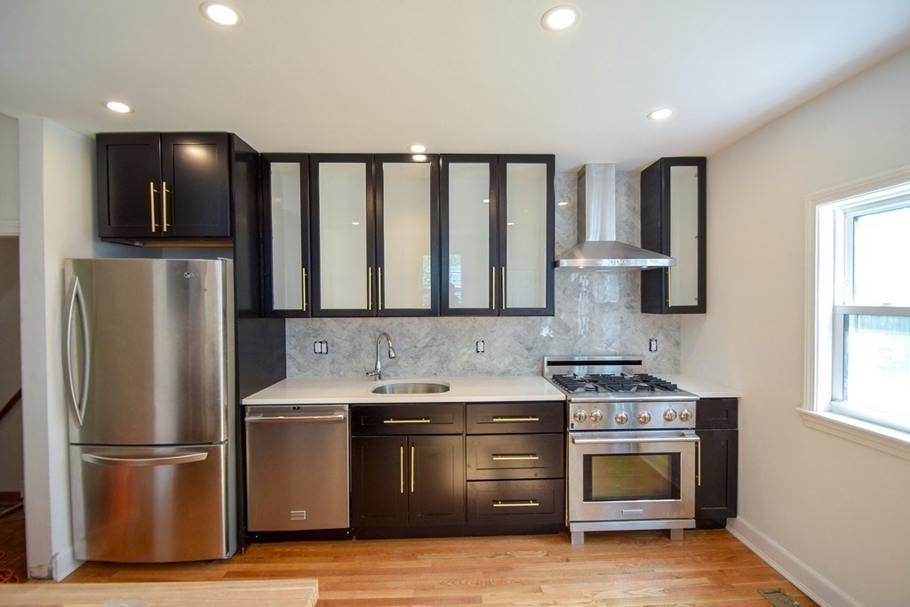 32 Cedar Street Right