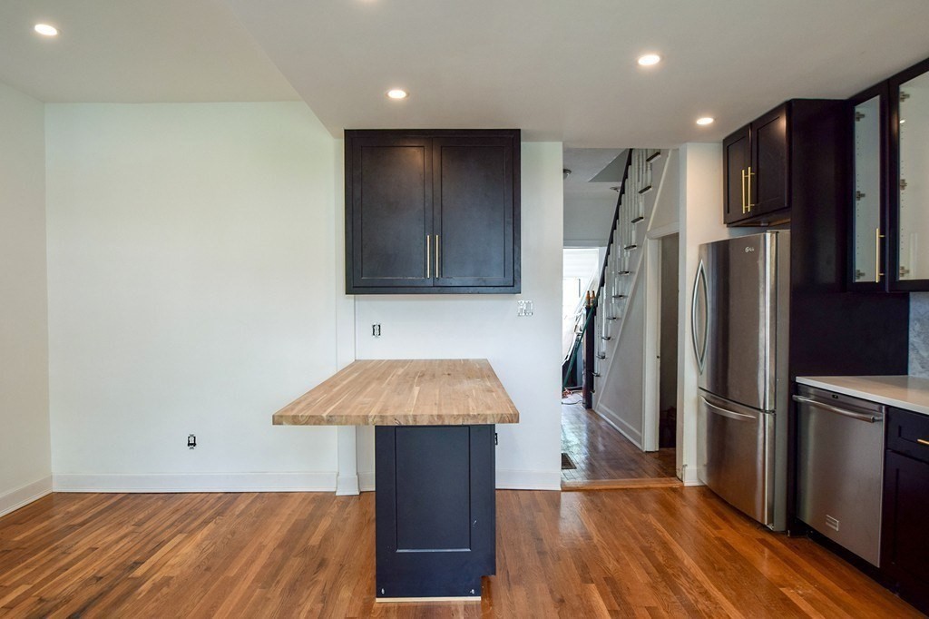 32 Cedar Street Right