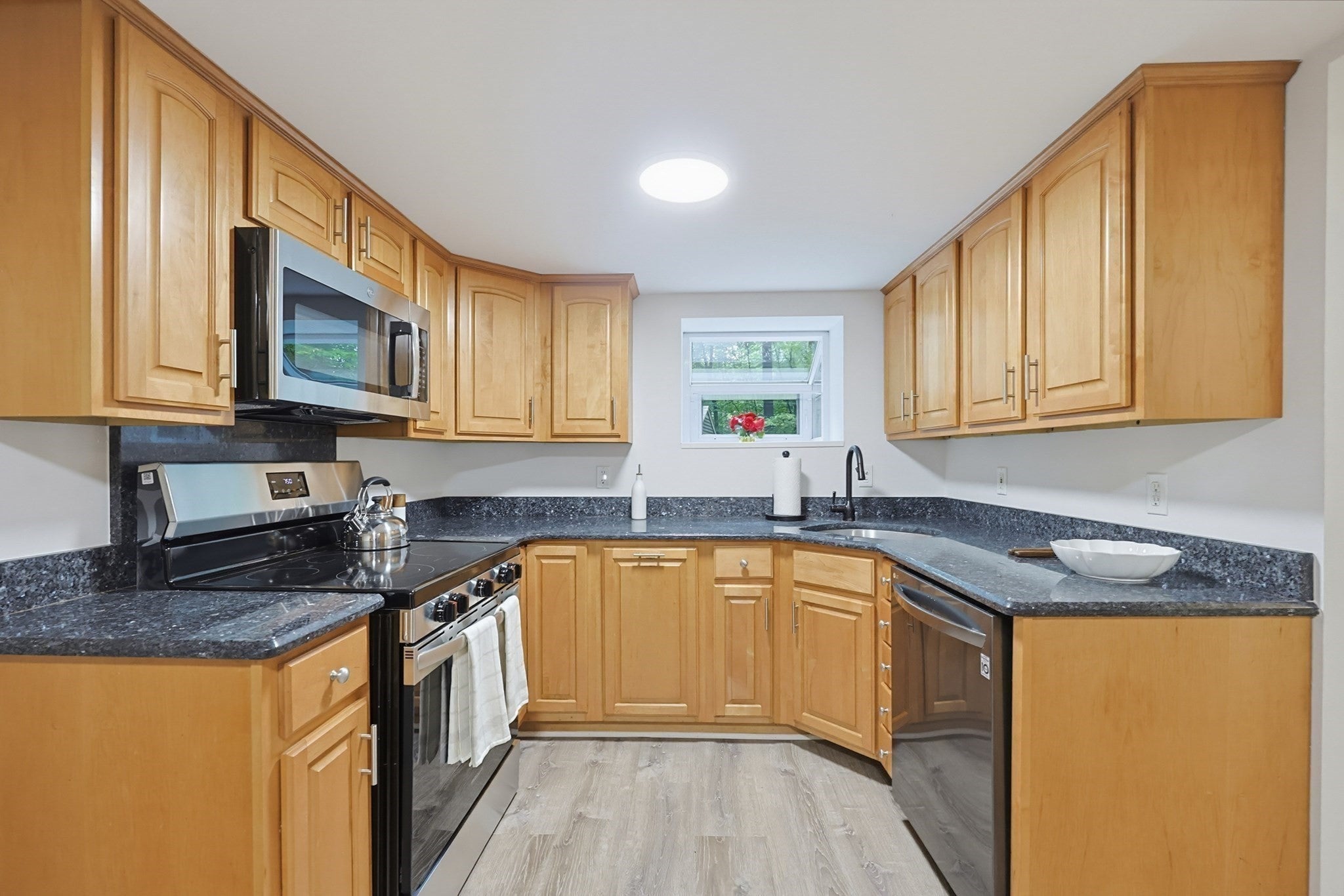 15 Yale Rd, Hopkinton, MA, 15 Yale Rd, Hopkinton, MA Photo #8
