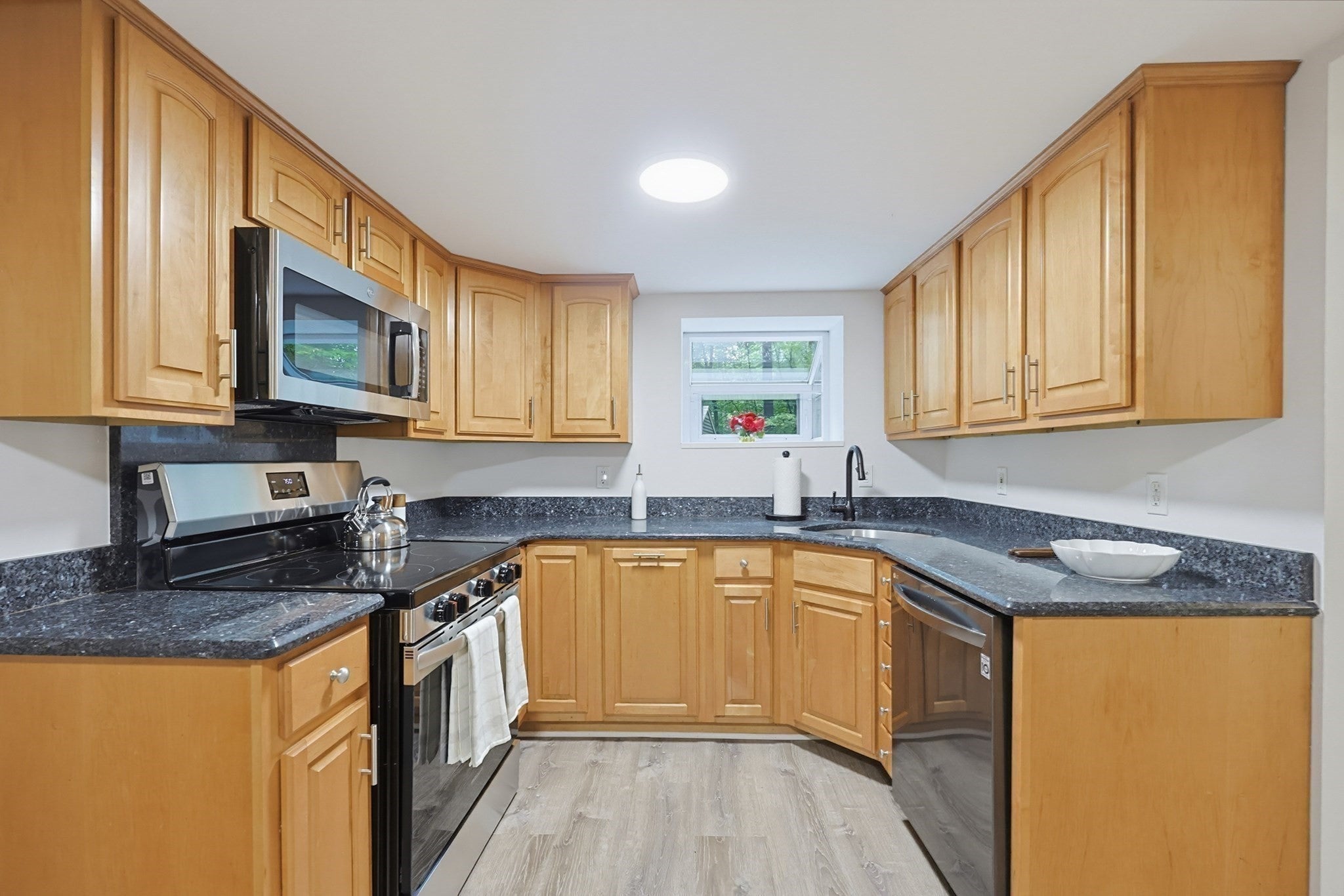 15 Yale Rd, Hopkinton, MA, 15 Yale Rd, Hopkinton, MA Photo #5