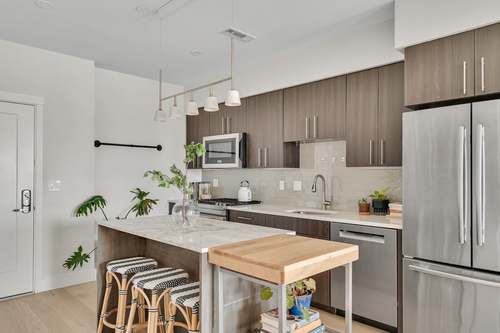 1963-1975 Massachusetts Avenue 401