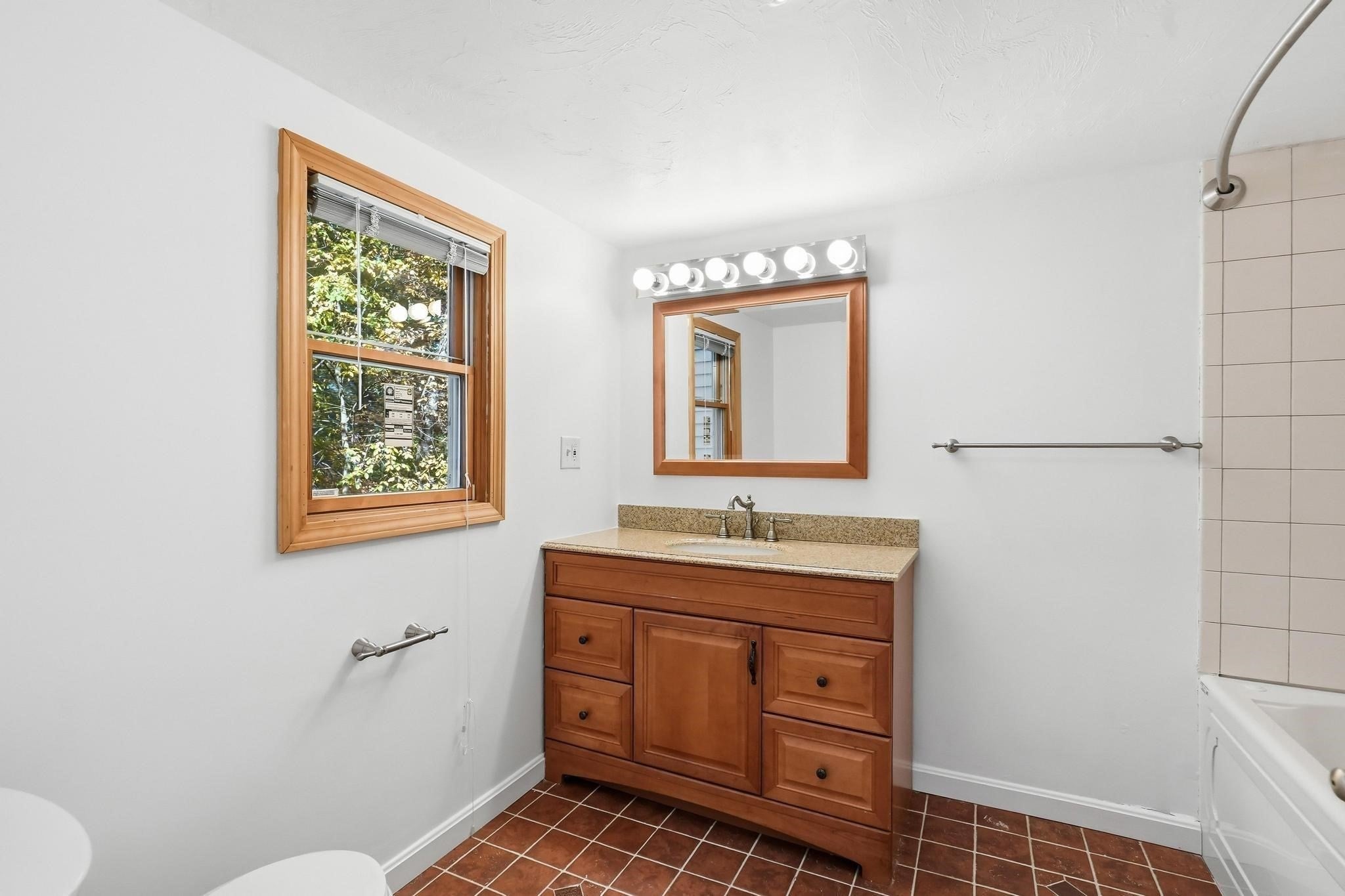 17 Pathwood Ave, Burlington, MA Photo #36