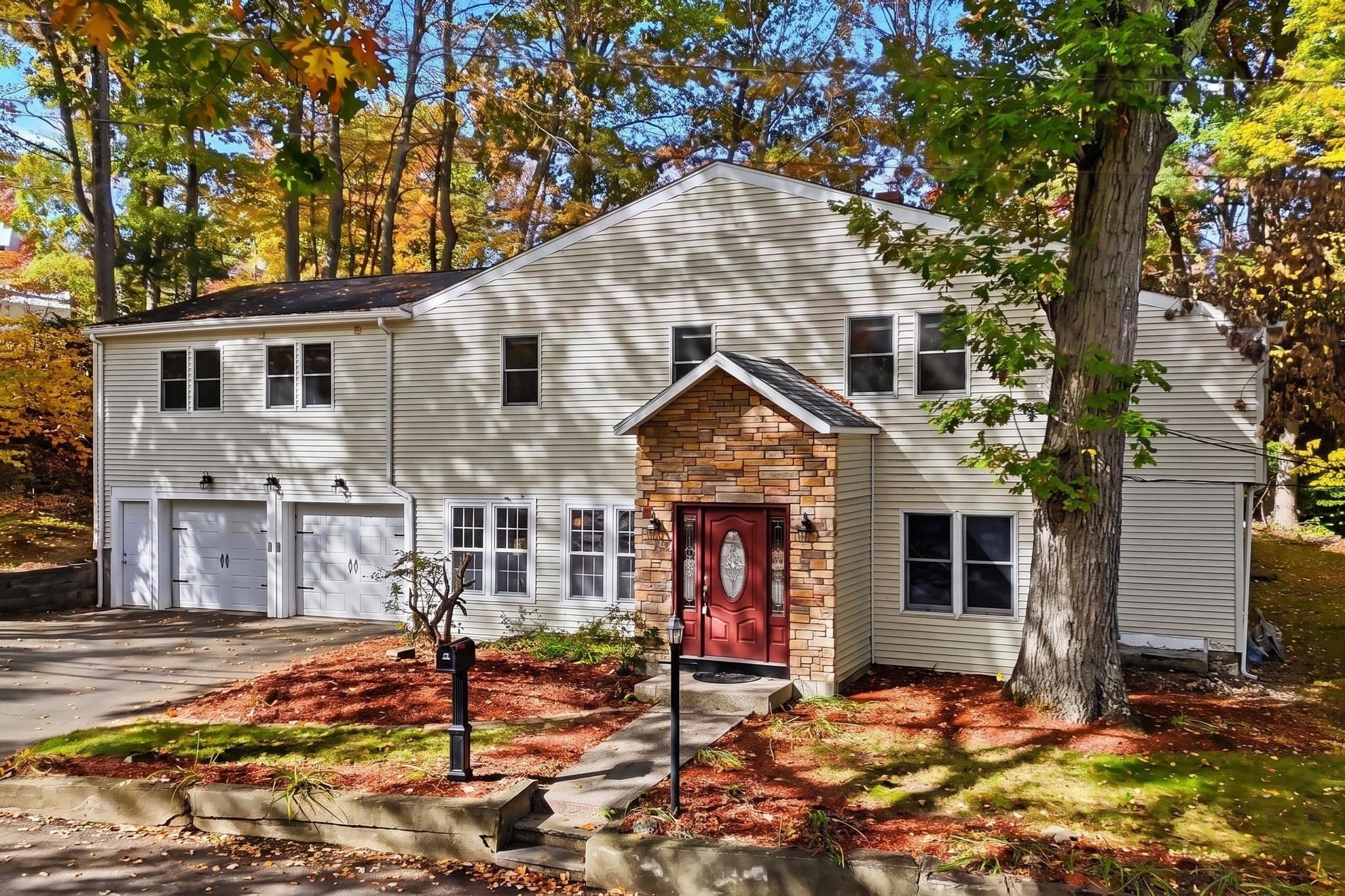 17 Pathwood Ave