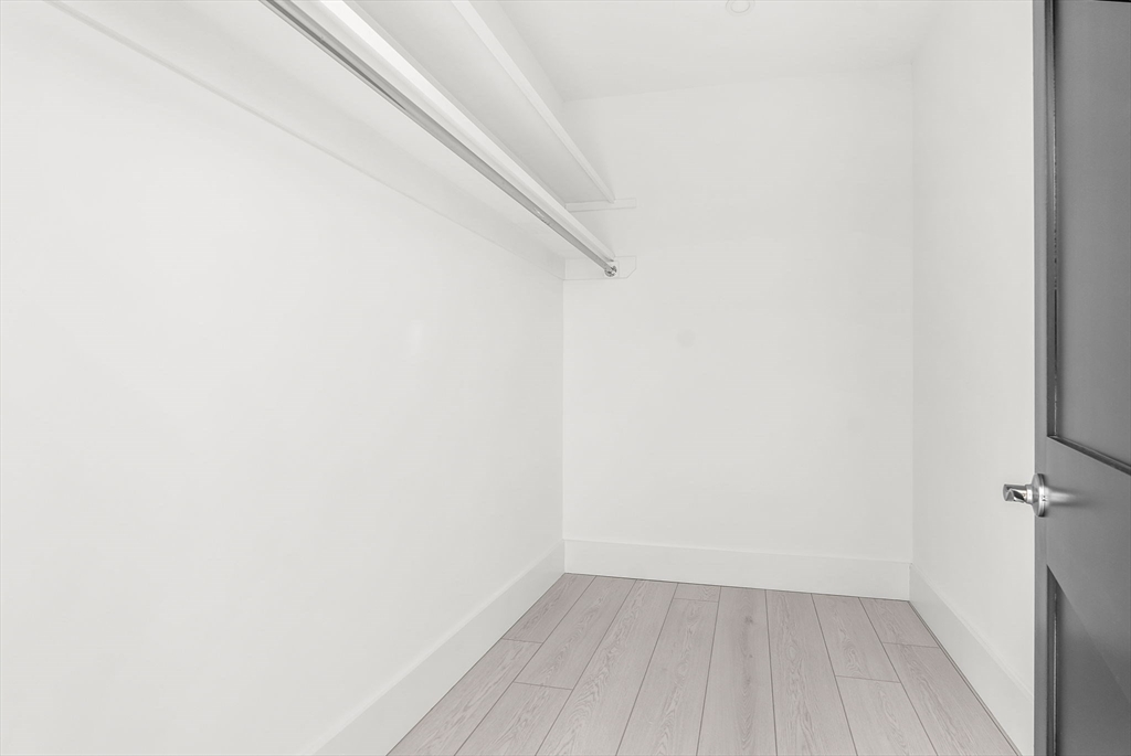 74 Burt Street 304