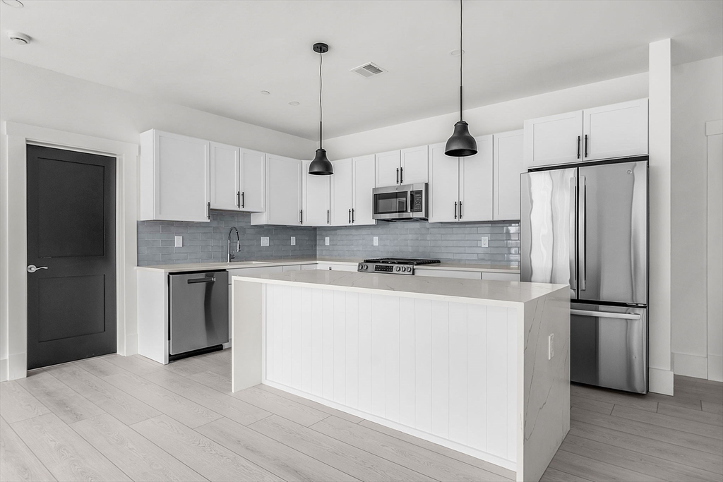 74 Burt Street 304