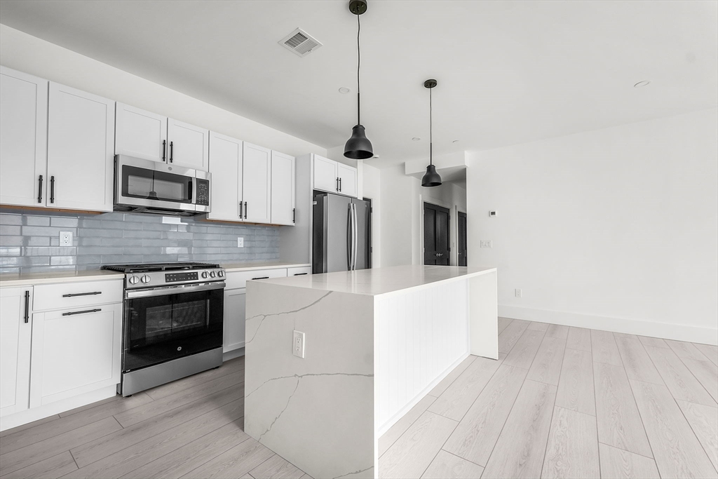 74 Burt Street 304