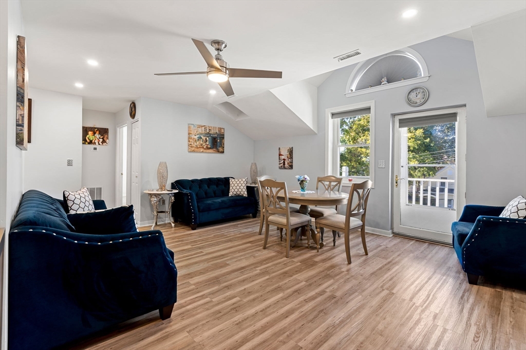 19 Paris St 302