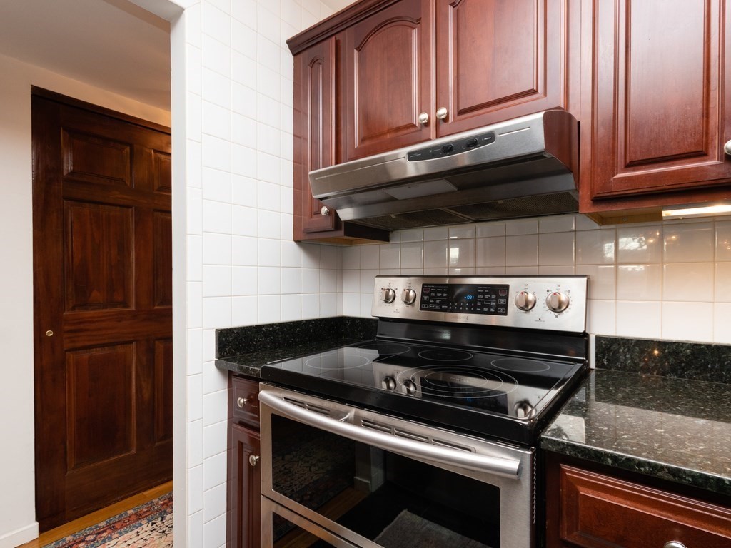 Watertown, Massachusetts 02472, United States, 2 Bedrooms Bedrooms, ,1 BathroomBathrooms,Residential,Active,127973