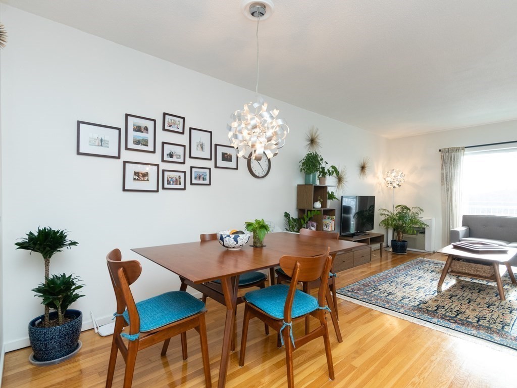 Watertown, Massachusetts 02472, United States, 2 Bedrooms Bedrooms, ,1 BathroomBathrooms,Residential,Active,127973