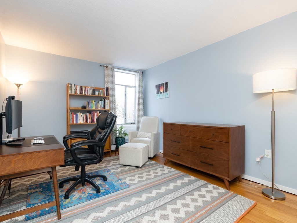 Watertown, Massachusetts 02472, United States, 2 Bedrooms Bedrooms, ,1 BathroomBathrooms,Residential,Active,127973