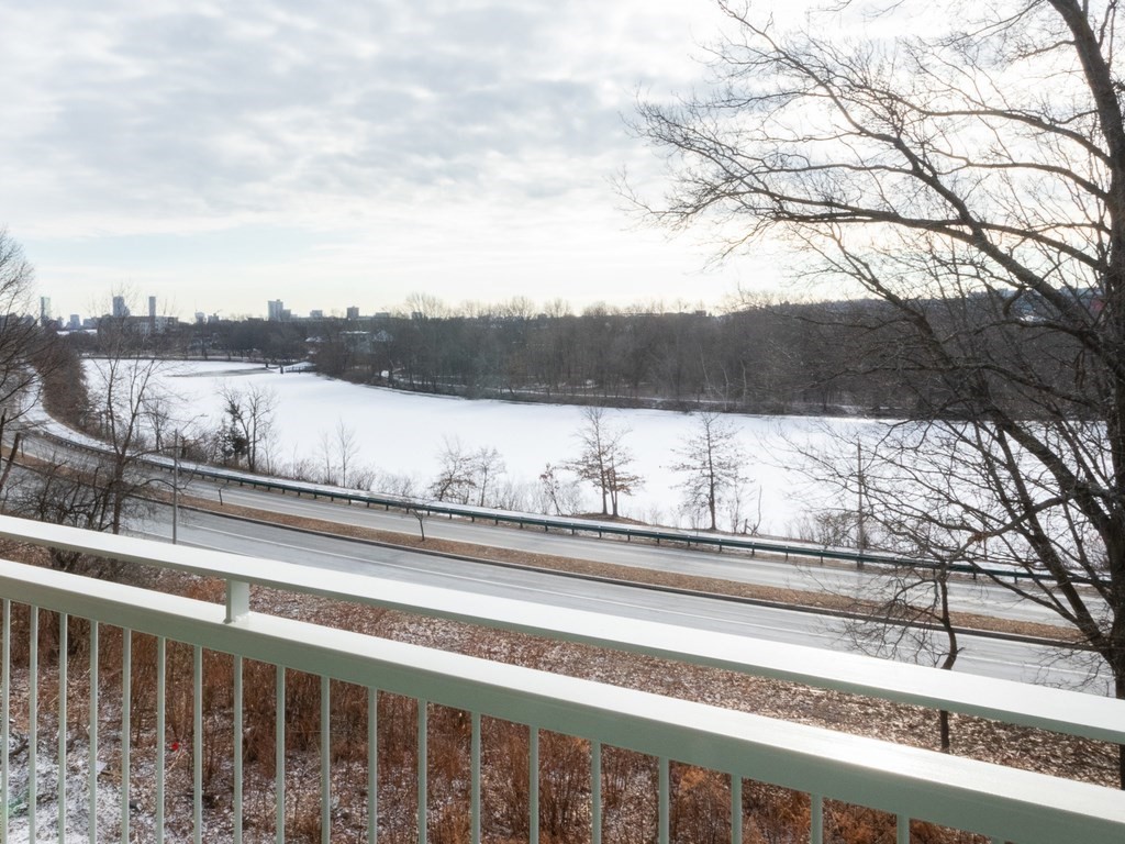 Watertown, Massachusetts 02472, United States, 2 Bedrooms Bedrooms, ,1 BathroomBathrooms,Residential,Active,127973